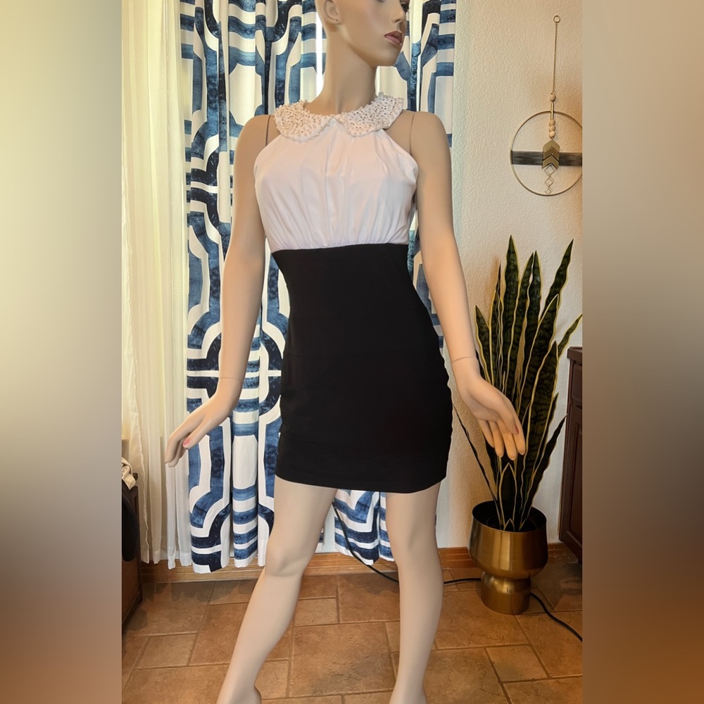 Jackie Jon White and Black Pearl Collared Mini Dress Size 12